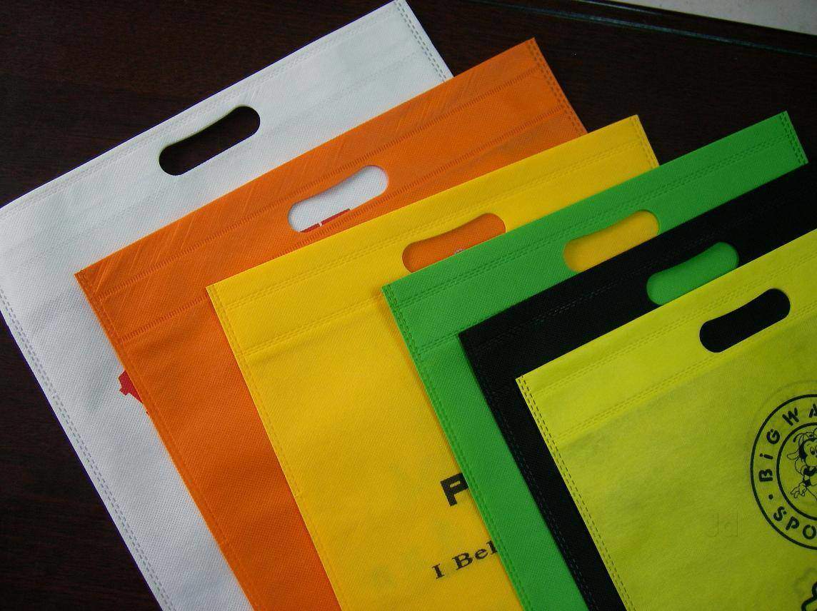 Why Use Non-Woven Bags Instead of Plastic Bags?